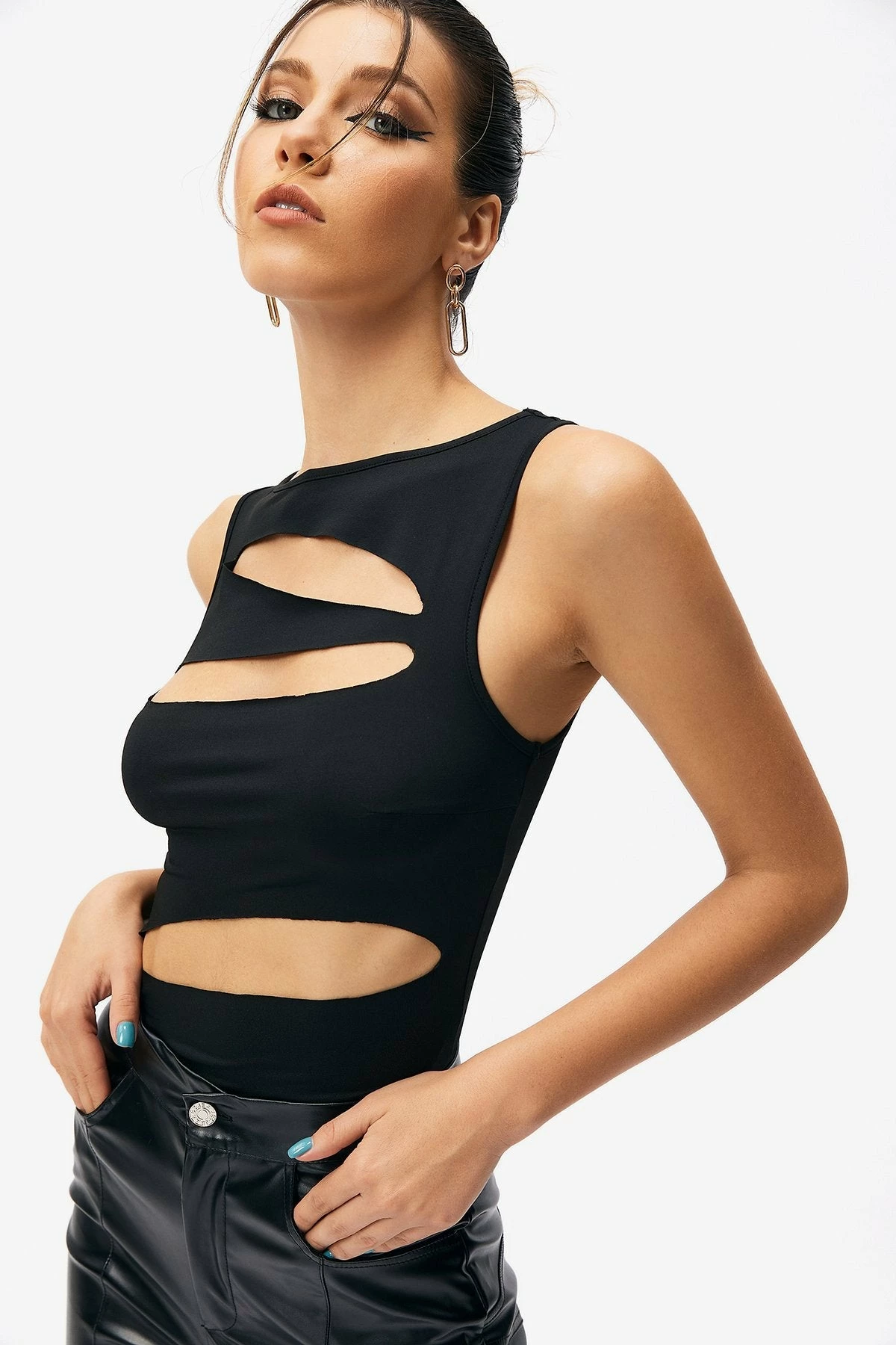 SOLADO Cut Out Sleeveless Solid Bodysuit 3 SOLADO Cut Out Sleeveless Solid Bodysuit - Image 3