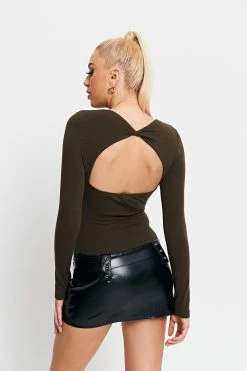 SOLADO Open Back Twist Detail Long Sleeve Bodysuit 9 SOLADO Open Back Twist Detail Long Sleeve Bodysuit -SOLADO shop jpeg 2e998d94 3c75 4a14 a527 94cb60287f9b 1800x1800