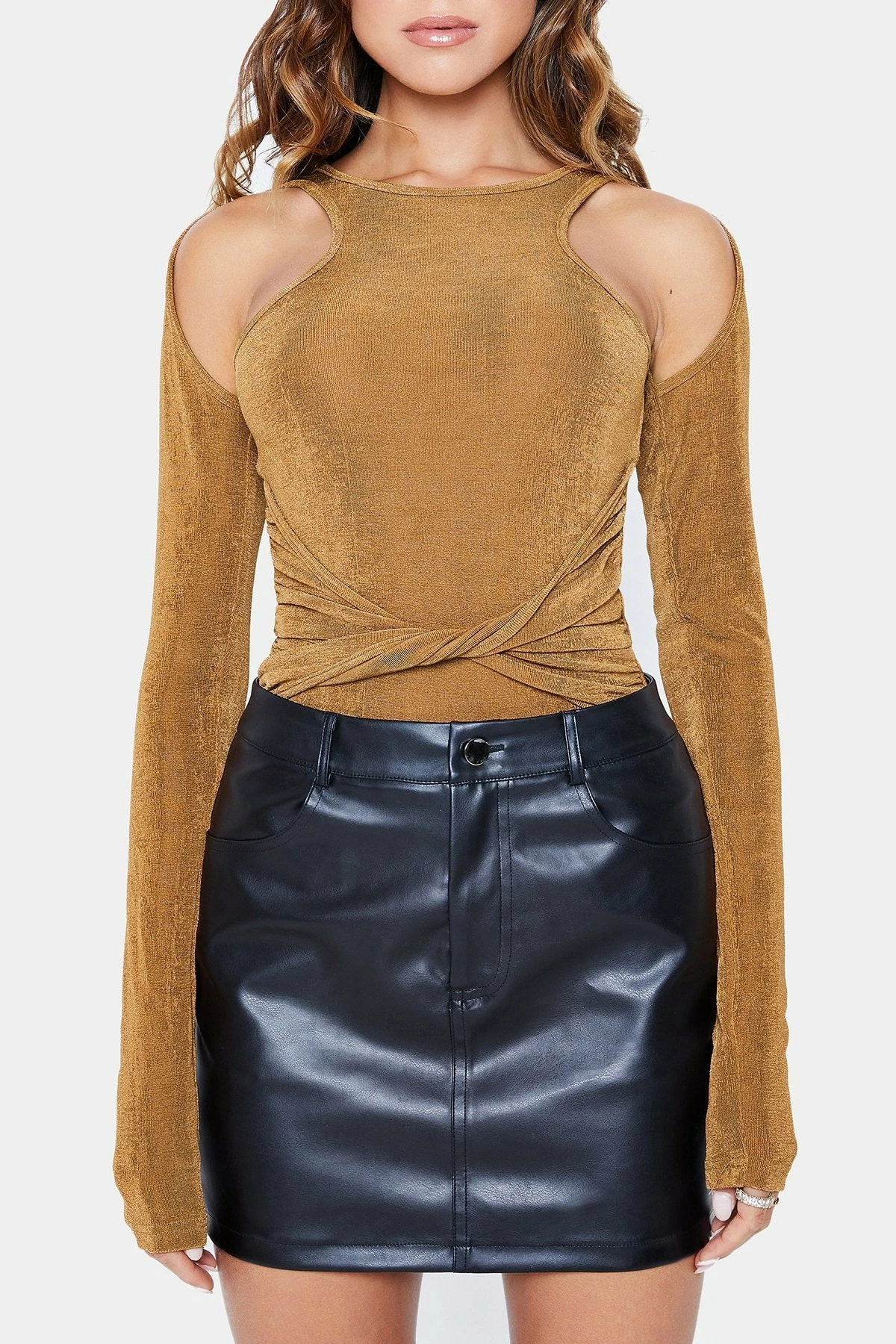 SOLADO Twist Front Cut Out Cold Shoulder Bodysuit 6 SOLADO Twist Front Cut Out Cold Shoulder Bodysuit - Image 6