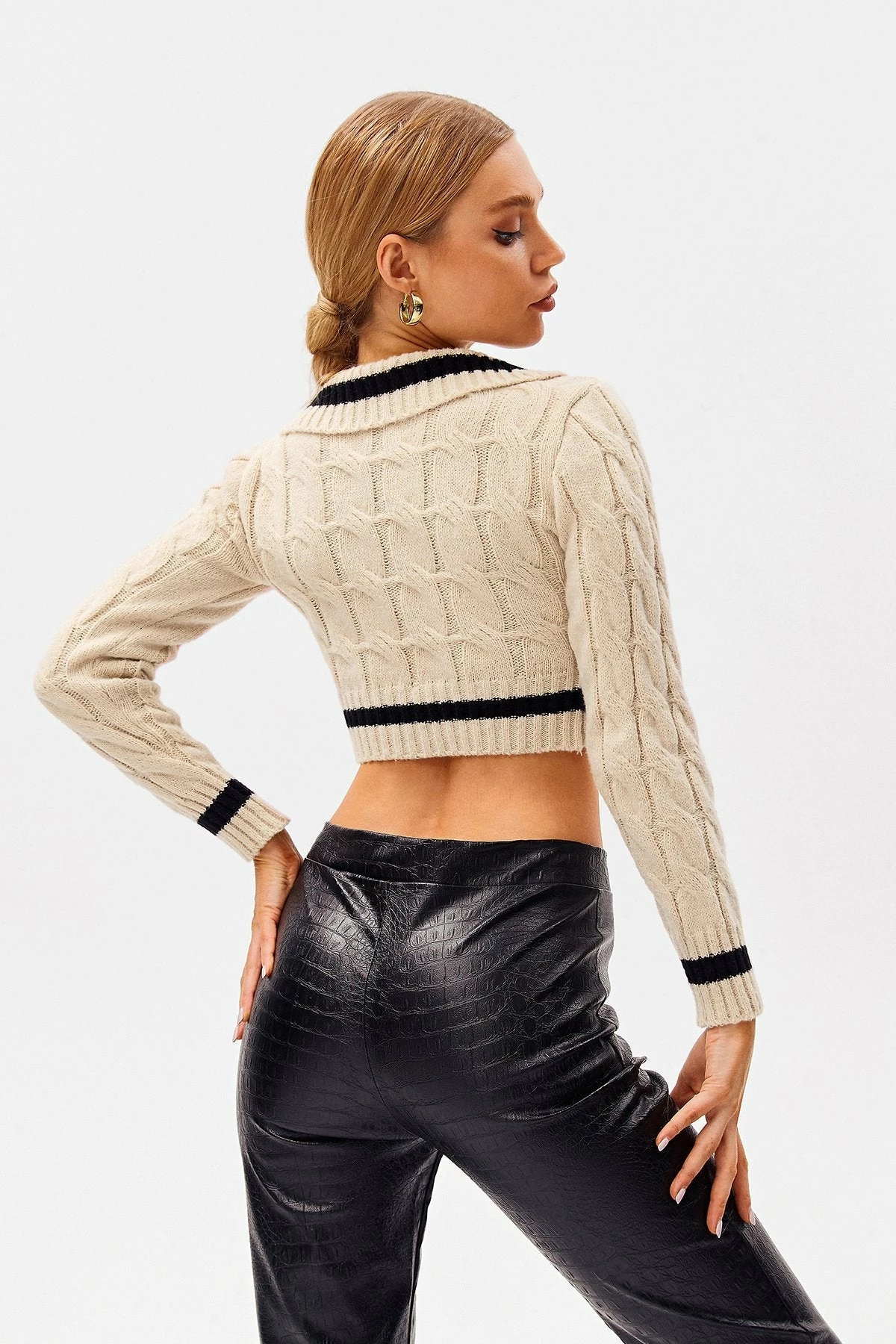 Solado Plunging Neck Cable Knit Colorblock Trim Long Sleeve Sweater - Image 4