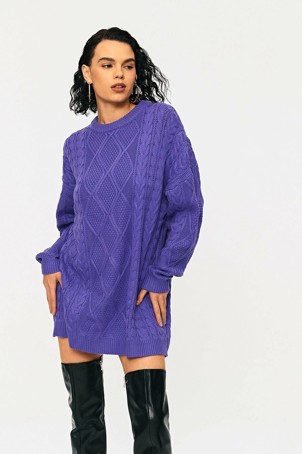Solado Drop Shoulder Cable Knit Long Sleeve Sweater