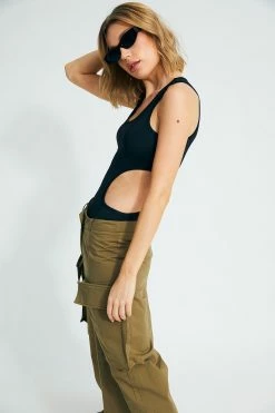 SOLADO Cut Out U Neck Sleeveless Solid Bodysuit 11 SOLADO Cut Out U Neck Sleeveless Solid Bodysuit -SOLADO shop jpeg a2f3779a 3fb9 4f2b bdd5 baea7a9c0330 1800x1800