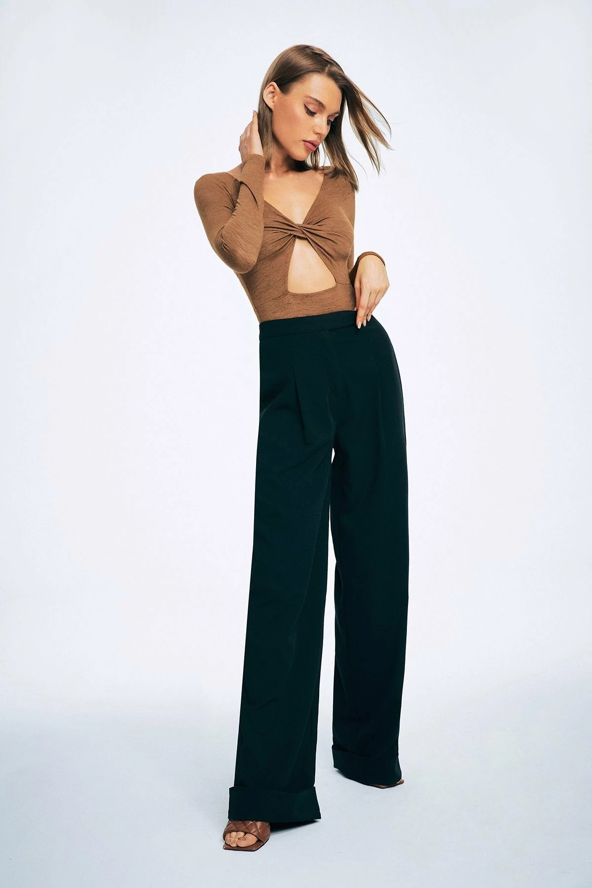 SOLADO Twist Front Cut Out Long Sleeve Bodysuit 4 SOLADO Twist Front Cut Out Long Sleeve Bodysuit - Image 4