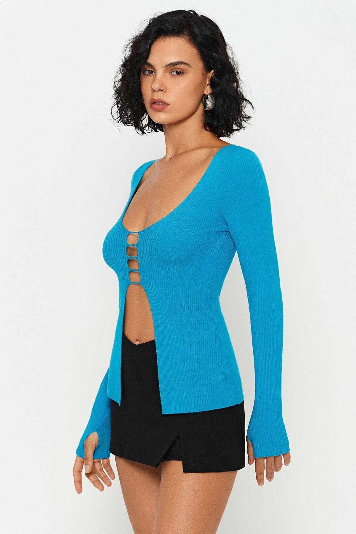 SOLADO U Neck Split Hem Long Sleeve Knitted Sweater 2 SOLADO U Neck Split Hem Long Sleeve Knitted Sweater - Image 2