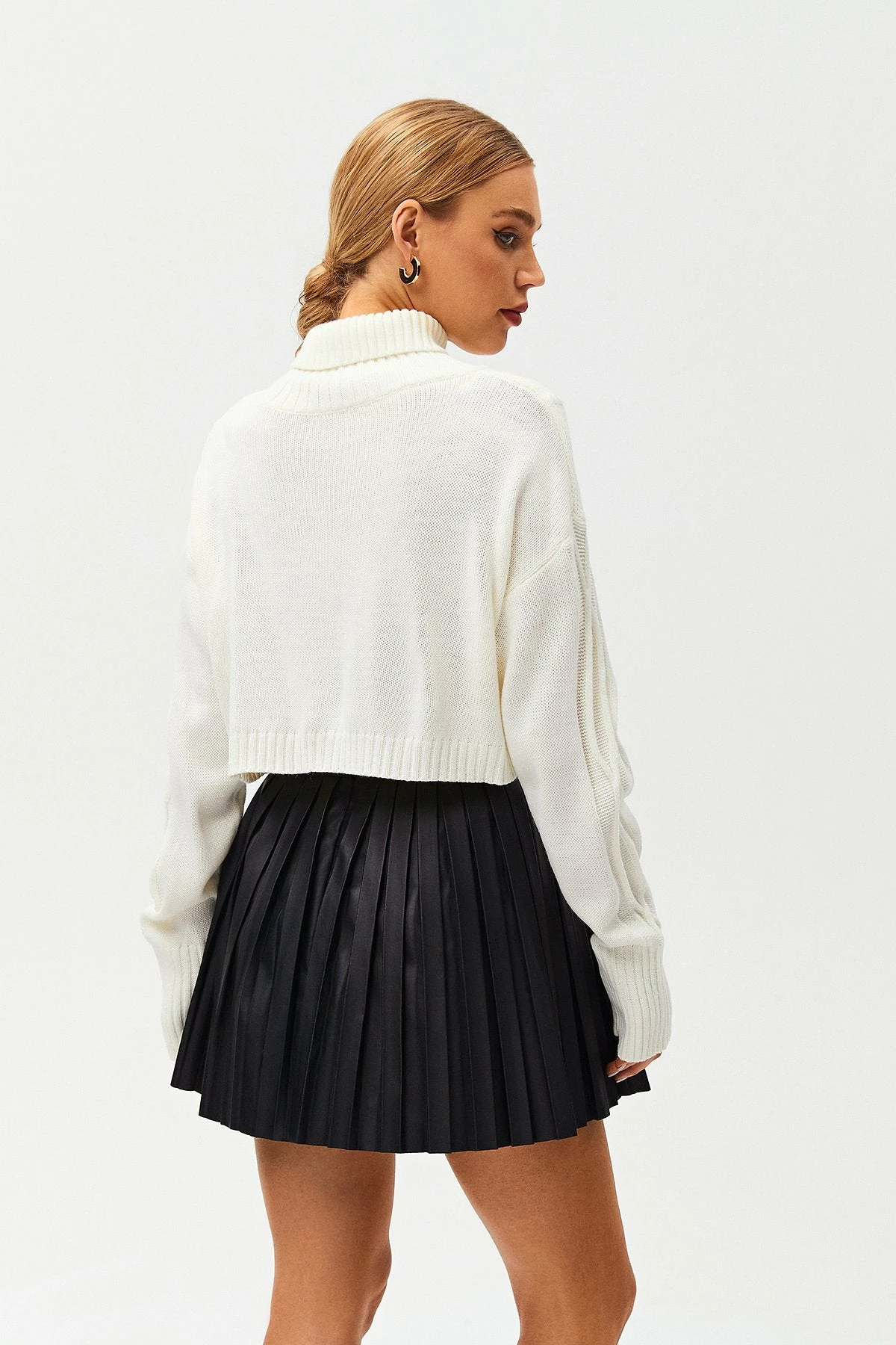Solado High Neck Cable Knit Long Sleeve Crop Sweater - Image 3
